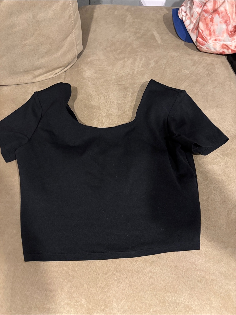 Black Scoop Neck Short Sleeve Crop Top